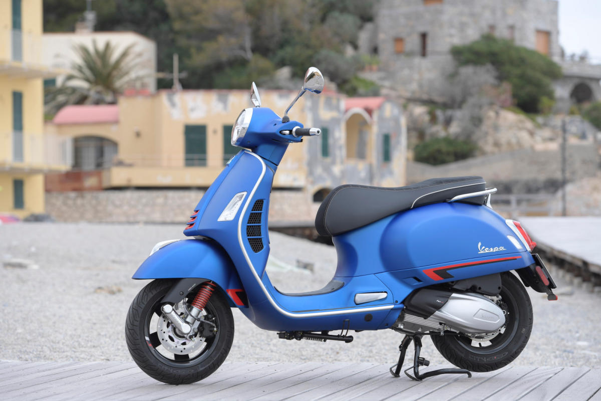 Vespa GTS 300 HPE 2019 - Khó cưỡng với sự “khác biệt quen thuộc” rất Ý